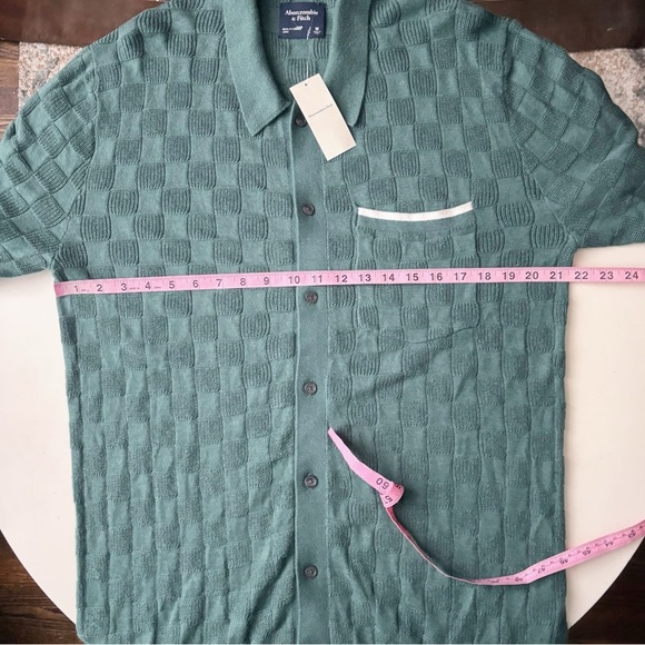 A&F Textural Button-Through Sweater Polo Shirt Size Medium Green New Relaxed Fit - Picture 4 of 7